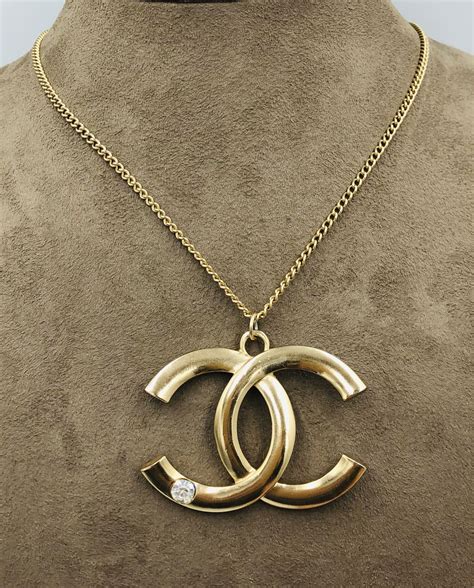 colar chanel swarovski crystal cc logo necklace|gold chanel necklace.